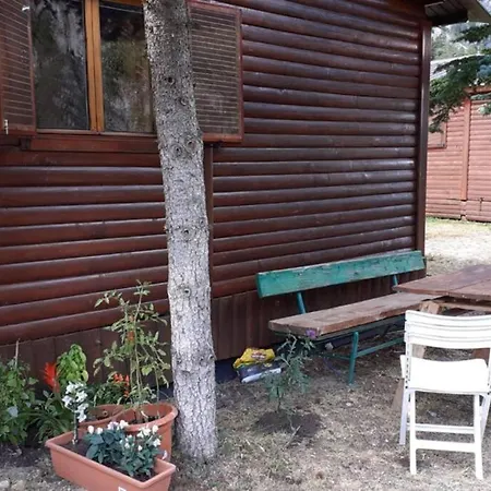 piccolo chalet di fronte al ponte Tibetano *