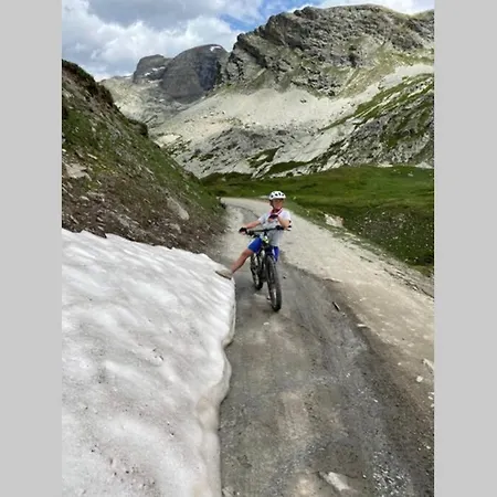 piccolo chalet di fronte al ponte Tibetano Claviere