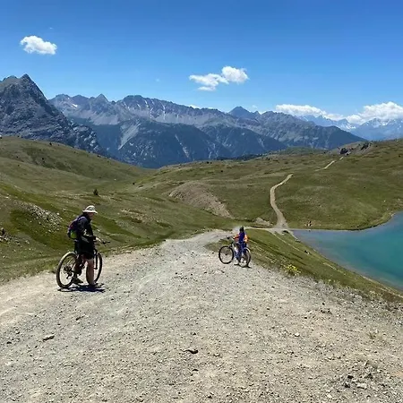 piccolo chalet di fronte al ponte Tibetano Chalet Claviere